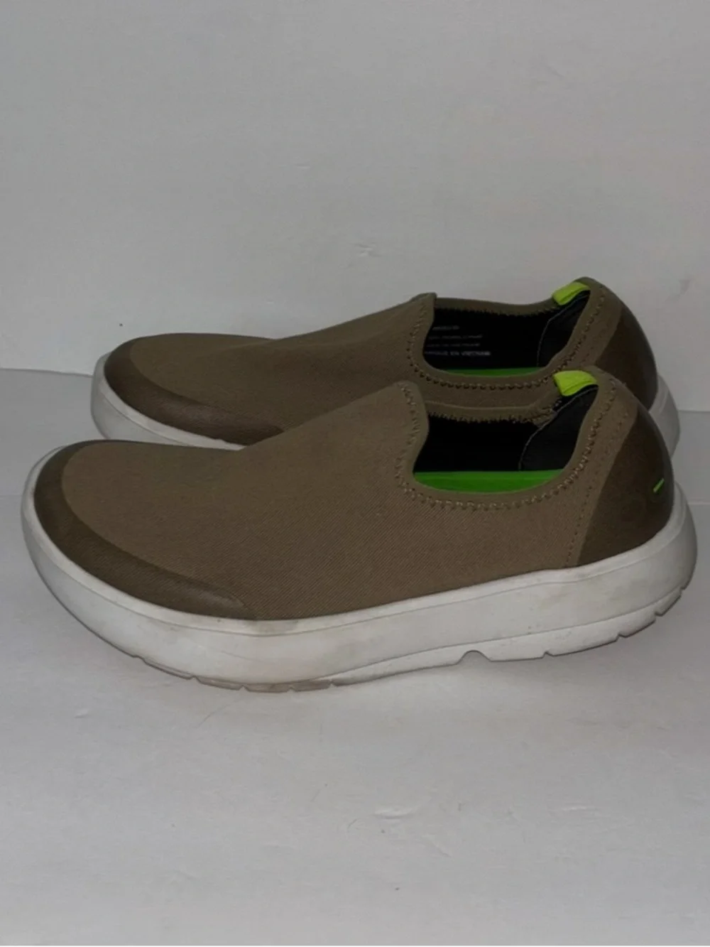 OOFOS OOmg eeZee Low Womens Size 8 Khaki Tan Walking Slip On Recovery Shoes